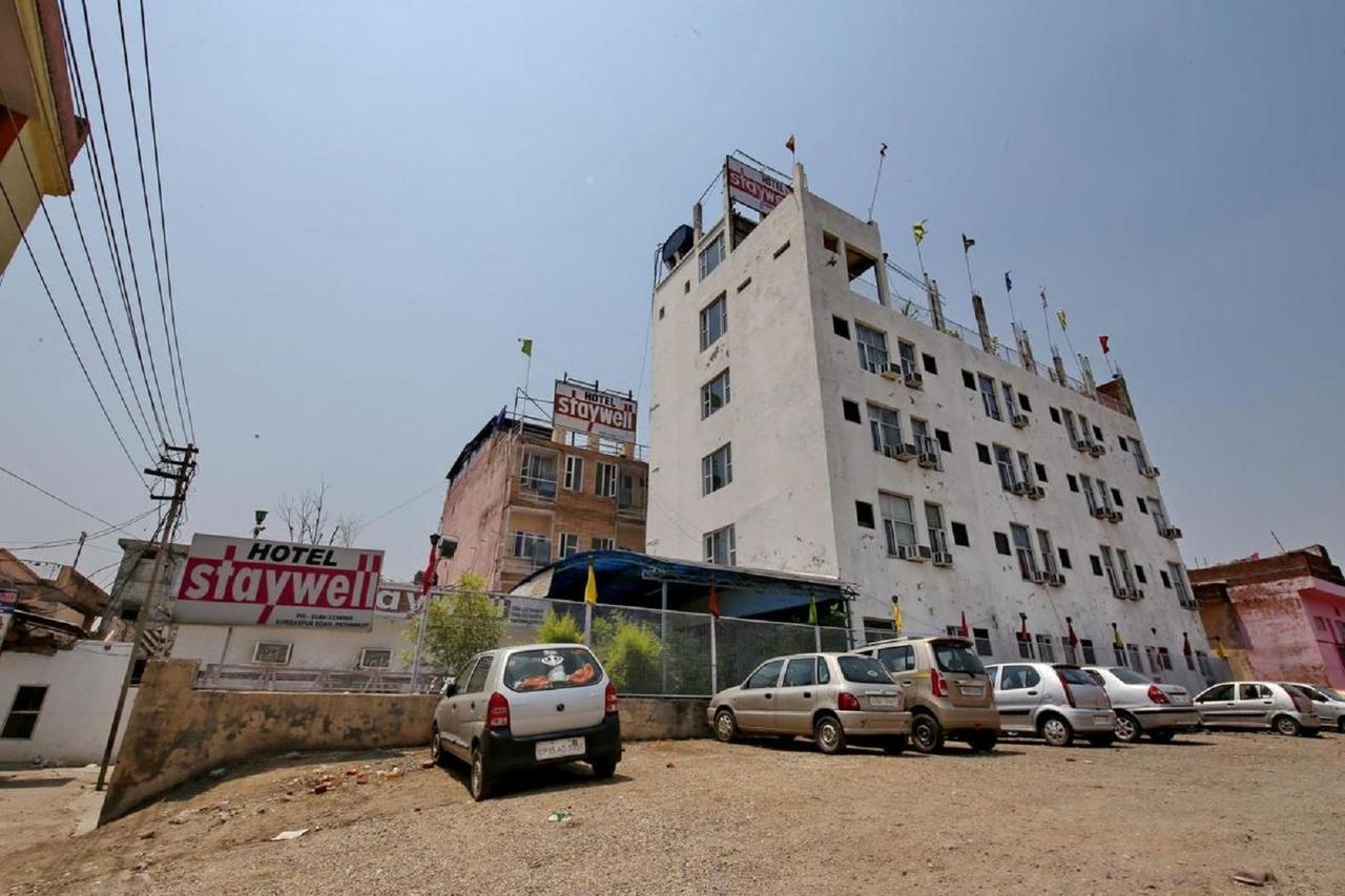 Staywell Hotel Pathānkot Exteriör bild